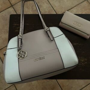 GUESS bag and wallet; Dust Pink with Beige, on both sides bags with zipper.